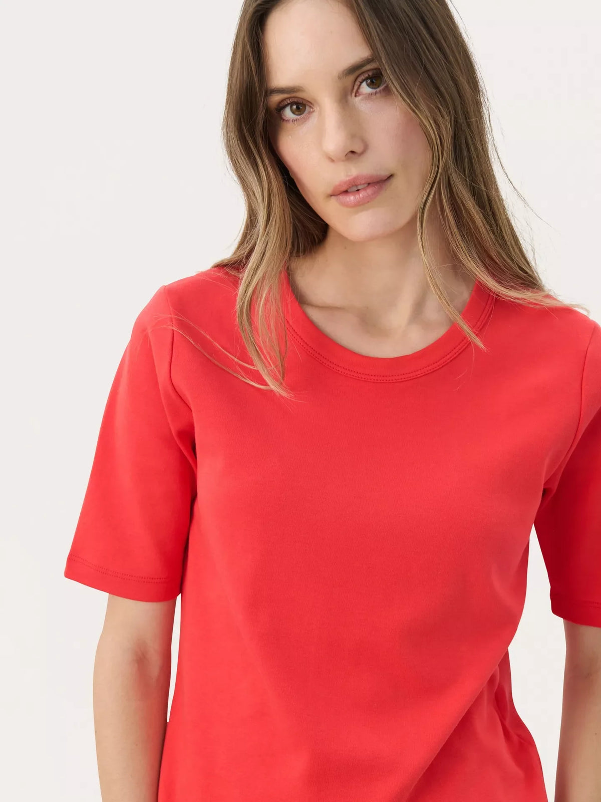 Part Two Ratani tee, poppy red colorway, back view