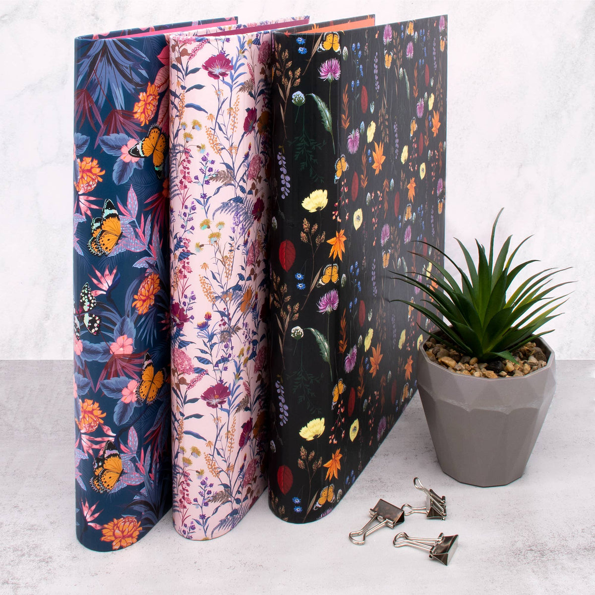 Pukka Bloom rollbound 3-ring binder, floral print, front view