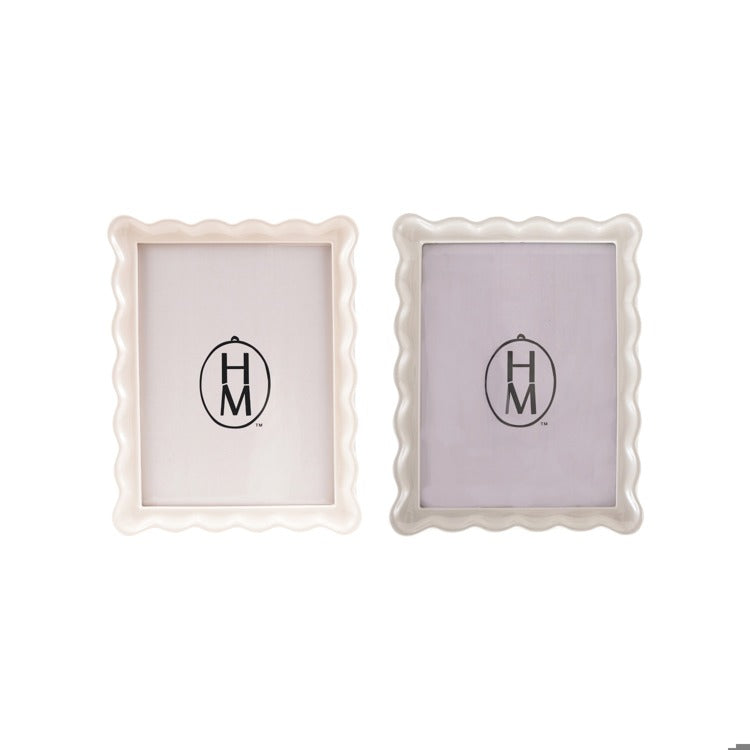 Resin Scalloped Photo Frame