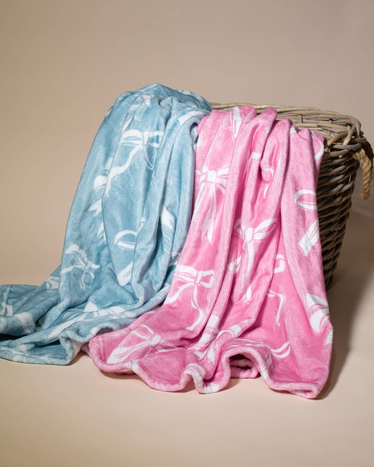 Hannah Bow Throw Pink 50x60