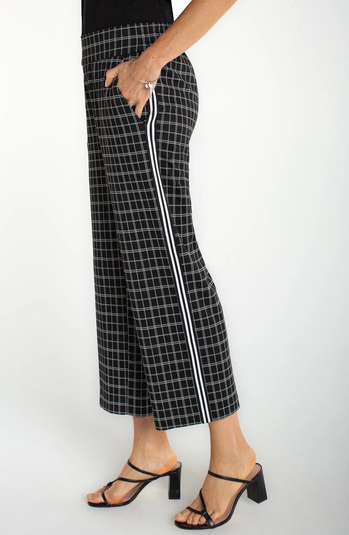 Liverpool Mabel pull-on crop pant with side stripe, detail view