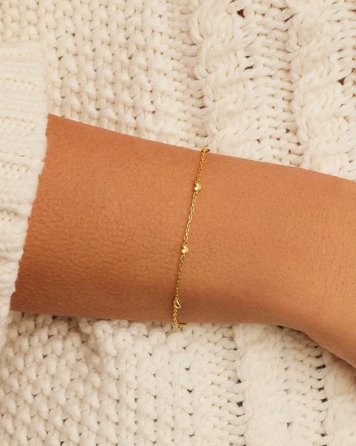 Amour Bracelet, available in silver or gold