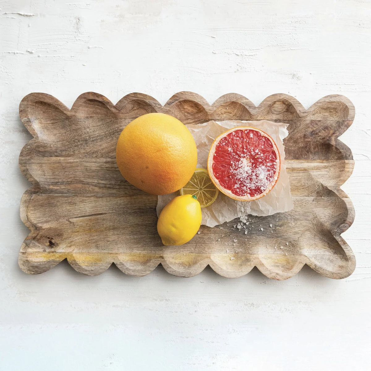 Mango wood scalloped tray, detail view
