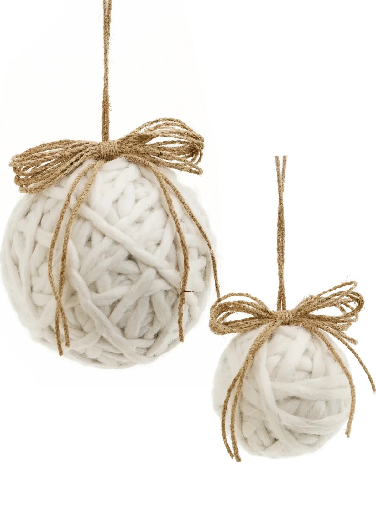 Chunky yarn ornament, ivory and natural, 4x4 inches