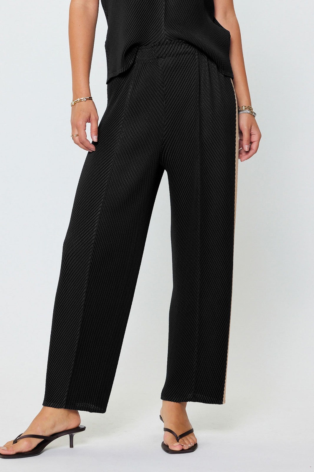 Pleated Tapered Pants, Black