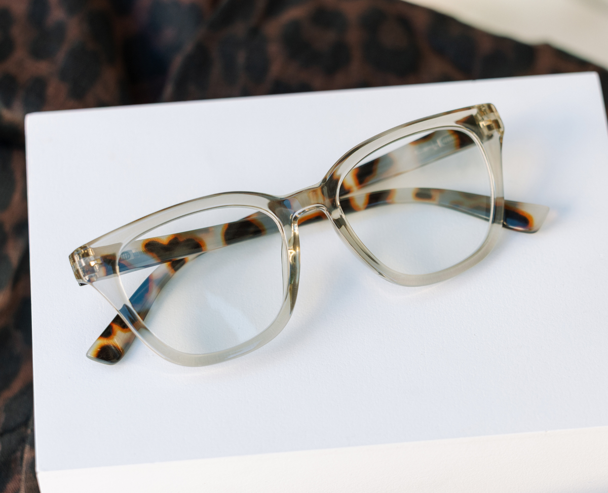 Peepers Lenora Reading Glasses in Fog/Chai Tortoise