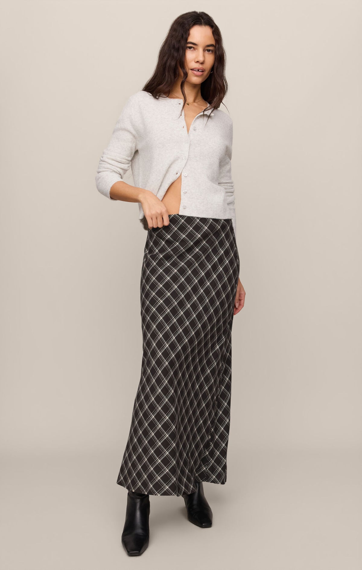 Europa Plaid Skirt in Ash Black